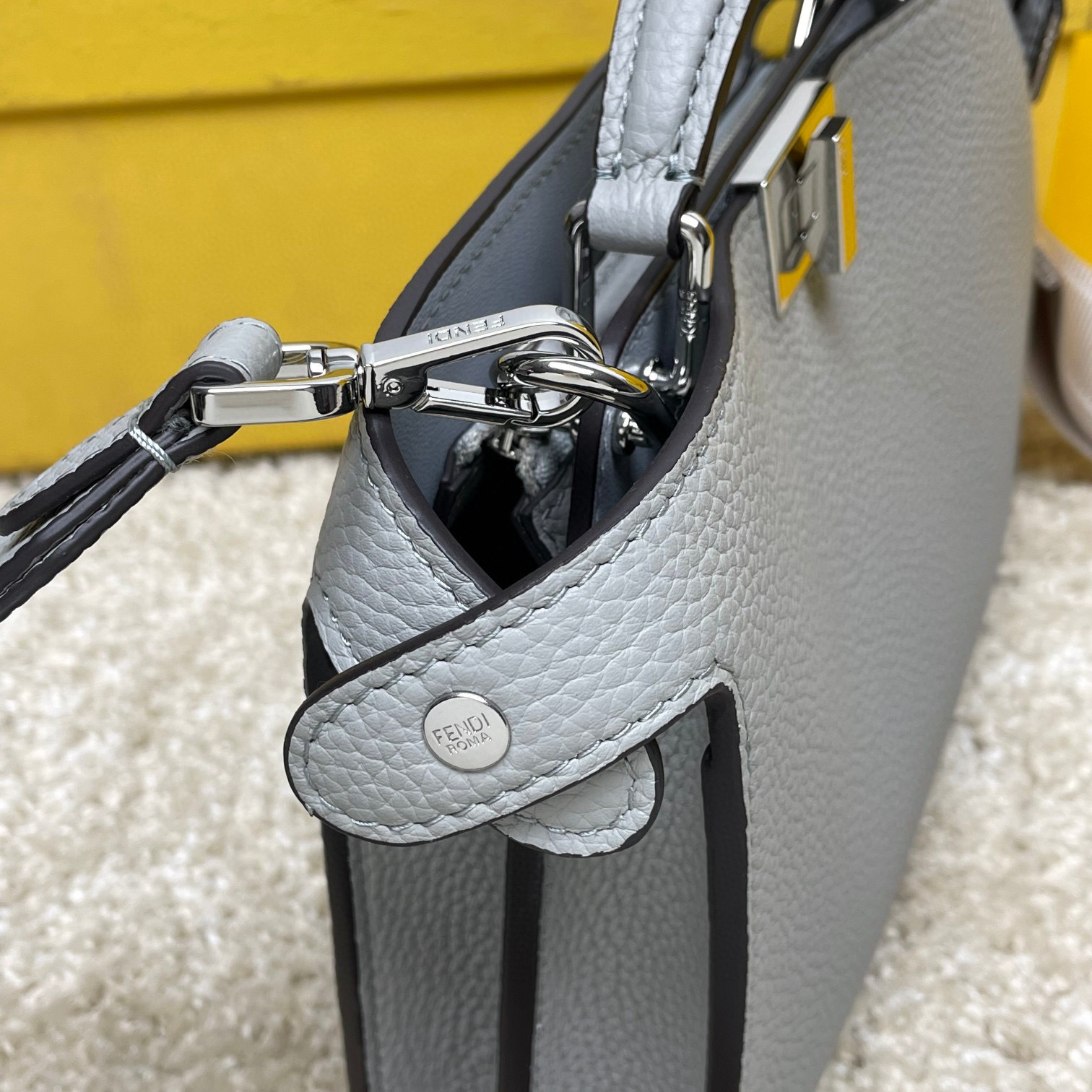 Borsa a mano Fendi Dimensioni: 23*14*6cm