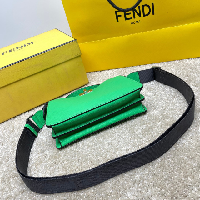 Saiz beg tangan Fendi：23*14*6sm