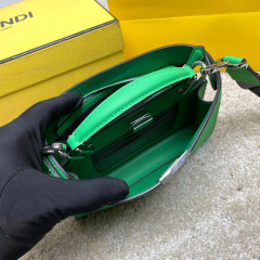 Saiz beg tangan Fendi：23*14*6sm