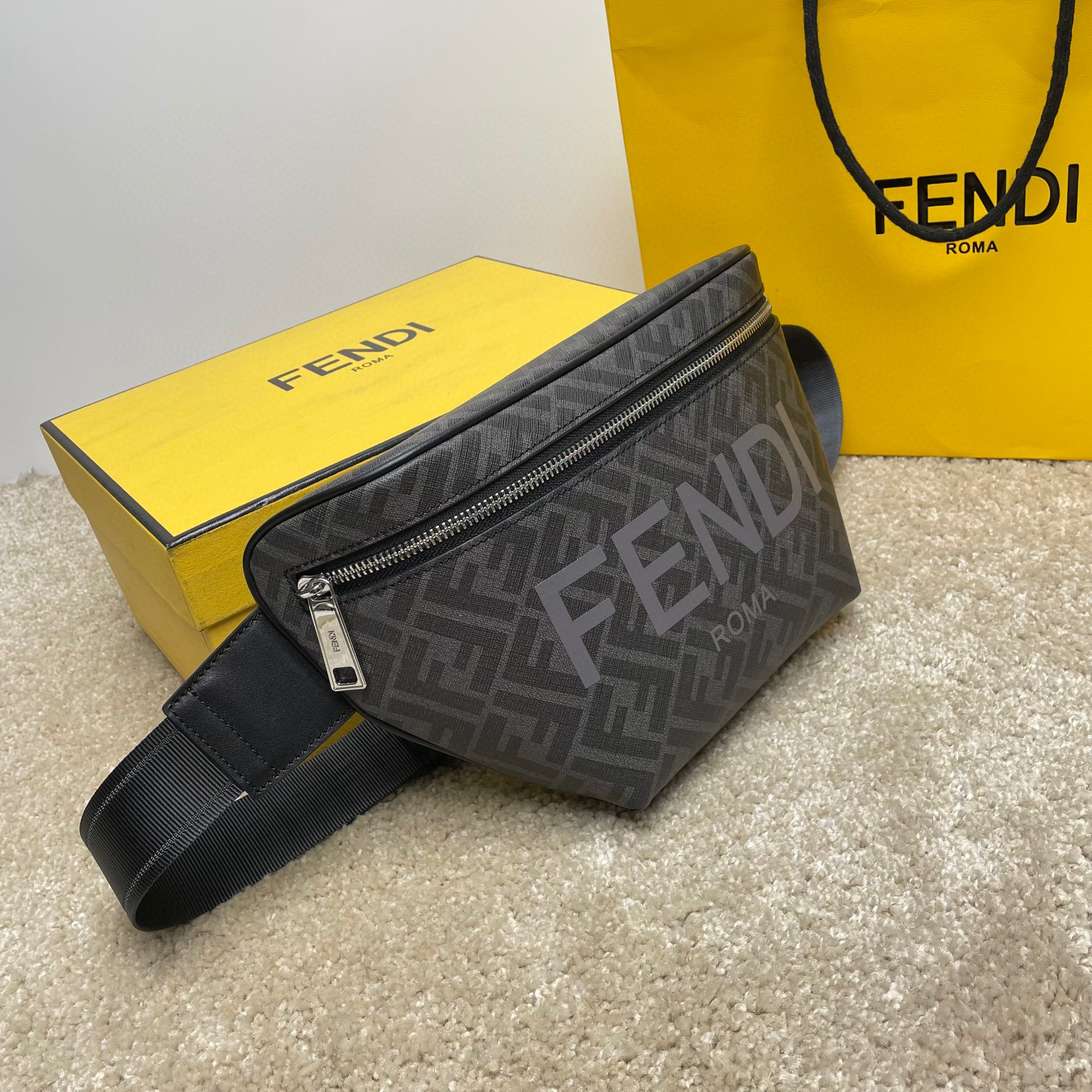 Borsa a tracolla Fendi Dimensioni: 35*20*8cm