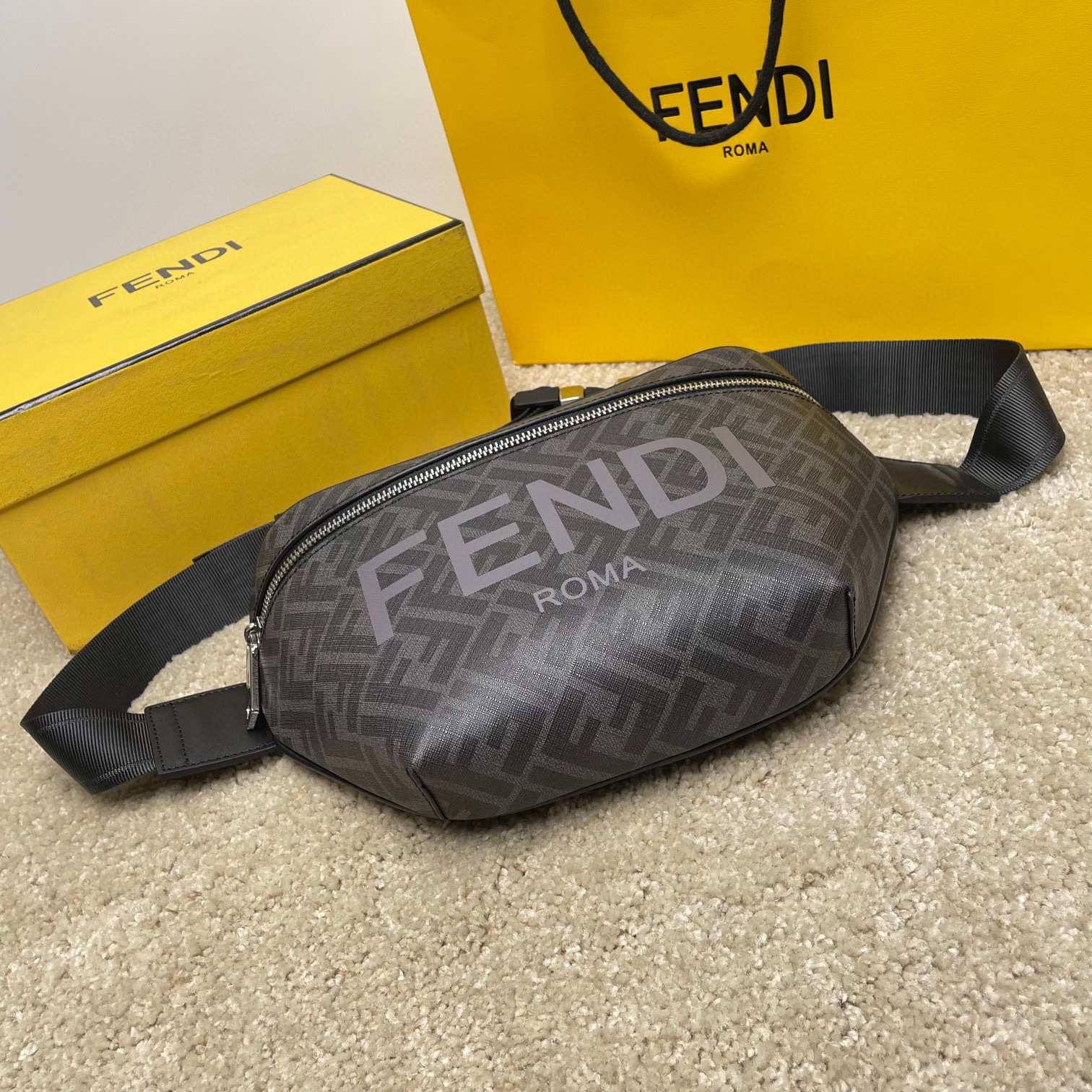 Borsa a tracolla Fendi Dimensioni: 35*20*8cm