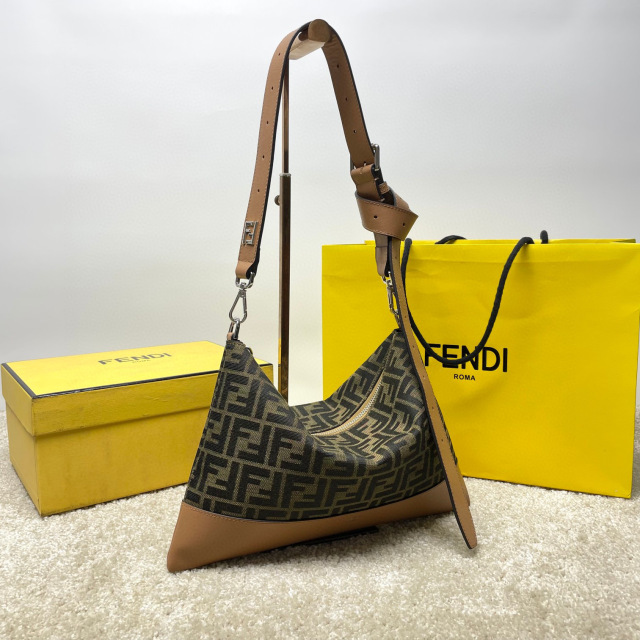 Fendi Beg bahu tunggal Saiz：34*22*5cm