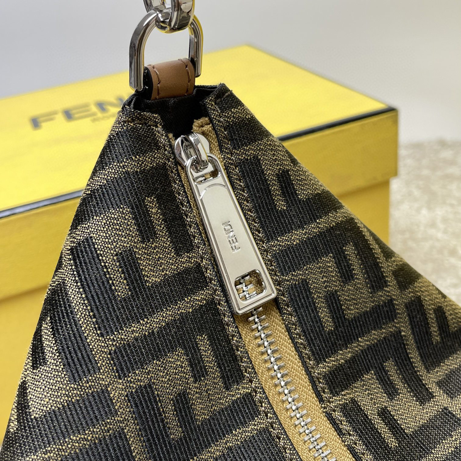 Fendi Beg bahu tunggal Saiz：34*22*5cm