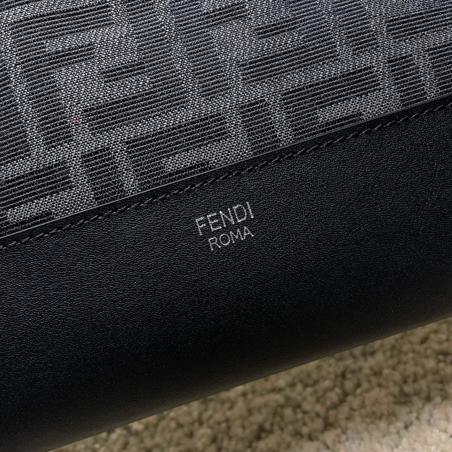 Fendi Einzelne Umhängetasche Größe: 34 * 22 * 5 cm