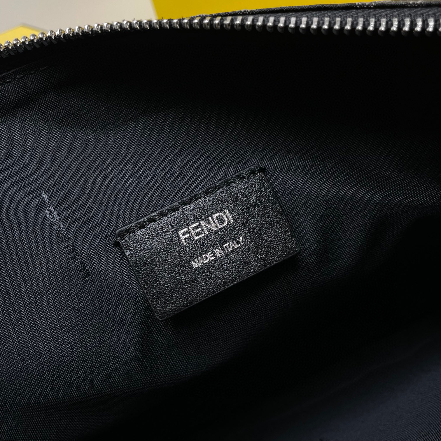 Fendi Einzelne Umhängetasche Größe: 34 * 22 * 5 cm