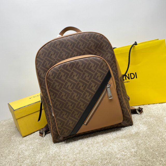 Borsa zaino Fendi Dimensioni: 33*14*44cm