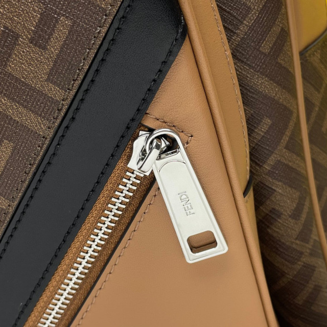 Borsa zaino Fendi Dimensioni: 33*14*44cm