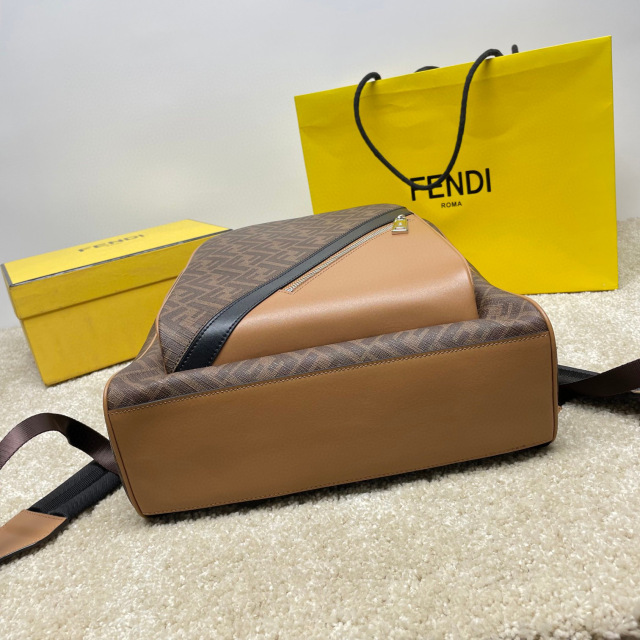Borsa zaino Fendi Dimensioni: 33*14*44cm