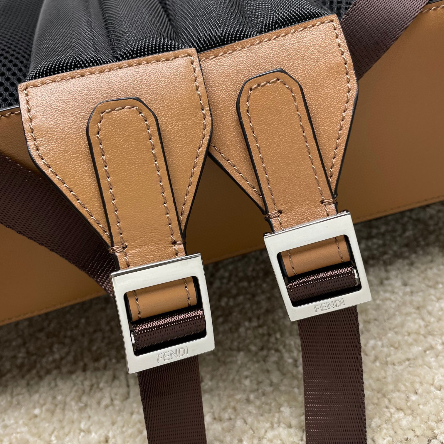 Borsa zaino Fendi Dimensioni: 33*14*44cm