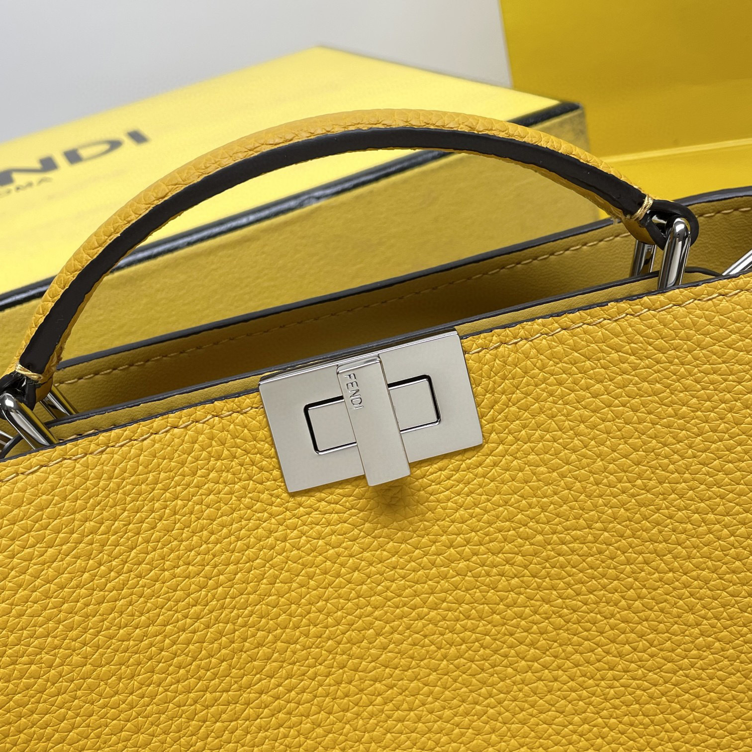Fendi Hand bag Size：23*14*6cm