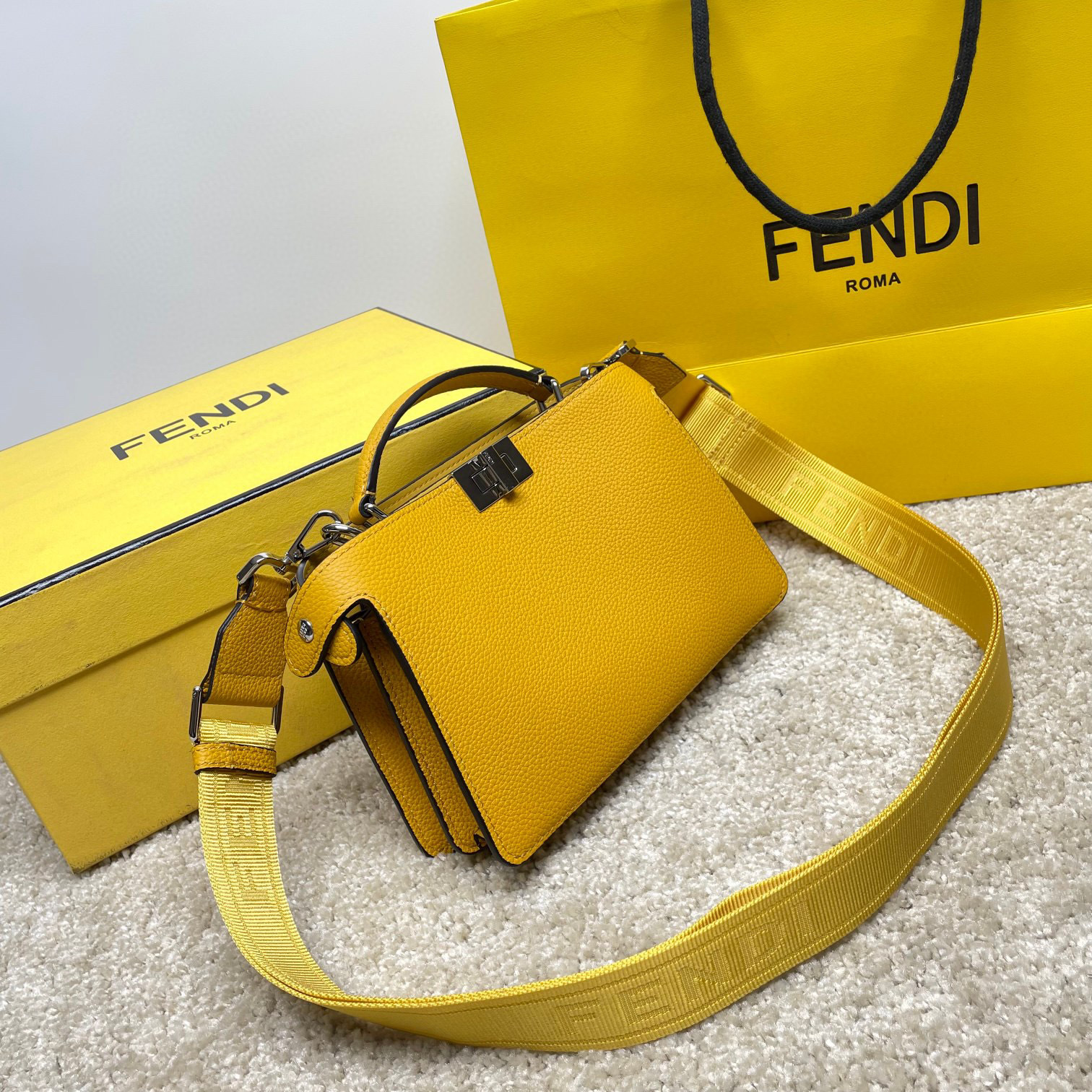 Fendi Hand bag Size：23*14*6cm