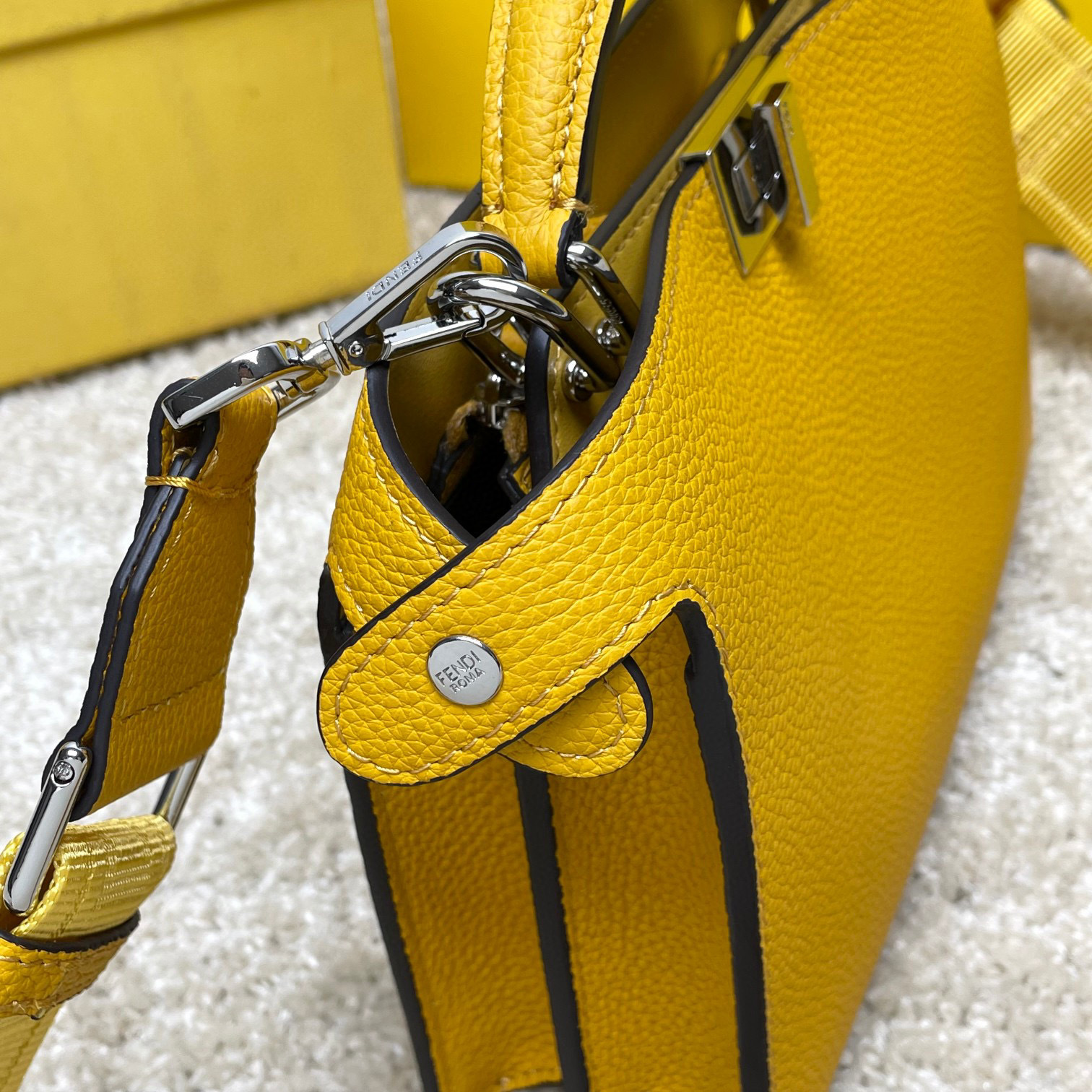Fendi Hand bag Size：23*14*6cm