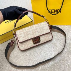 Fendi Hand bag  Size：26*13*6cm