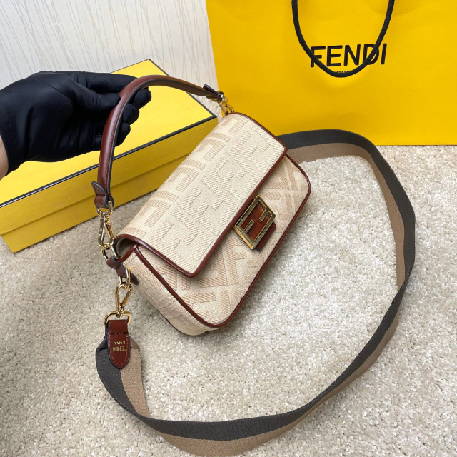 Fendi Hand bag  Size：26*13*6cm