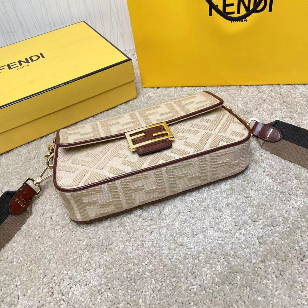 Fendi Hand bag  Size：26*13*6cm