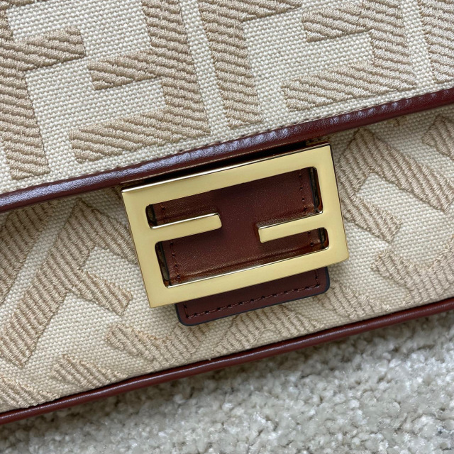 Fendi Hand bag  Size：26*13*6cm