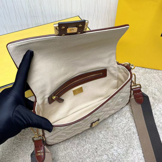 Fendi Hand bag  Size：26*13*6cm