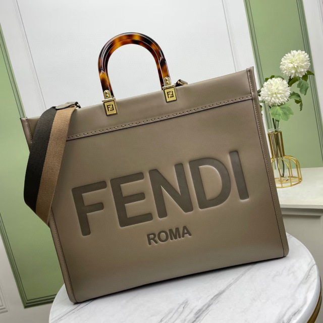 Fendi Einkaufstasche Größe: 35 x 31 x 17 cm