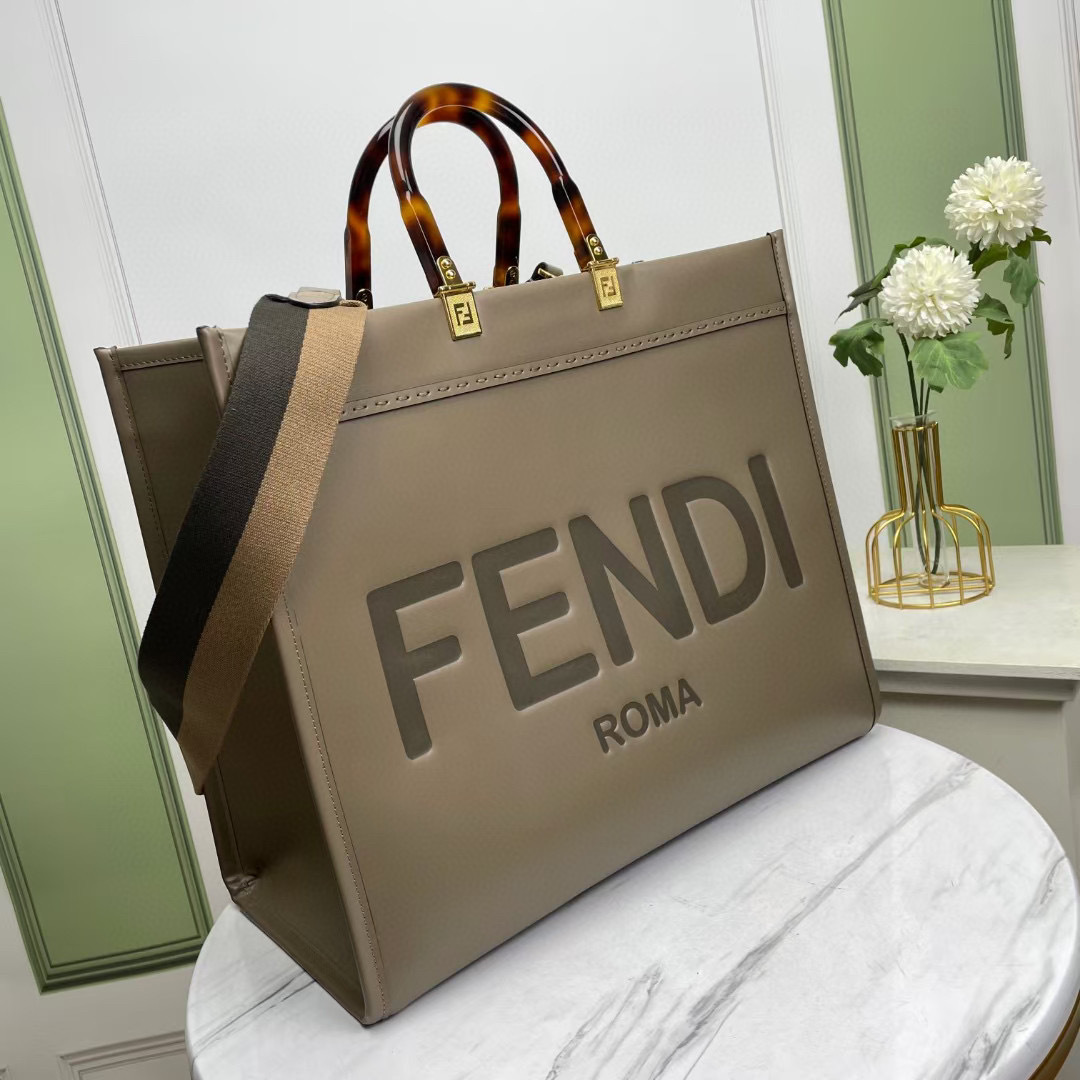 Fendi Einkaufstasche Größe: 35 x 31 x 17 cm