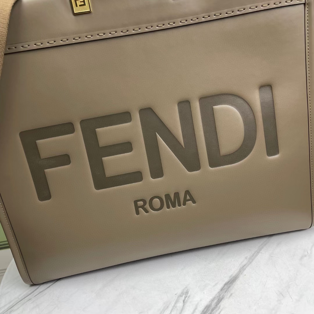 Fendi Einkaufstasche Größe: 35 x 31 x 17 cm