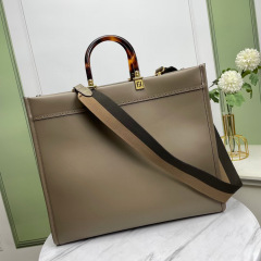 Fendi Einkaufstasche Größe: 35 x 31 x 17 cm