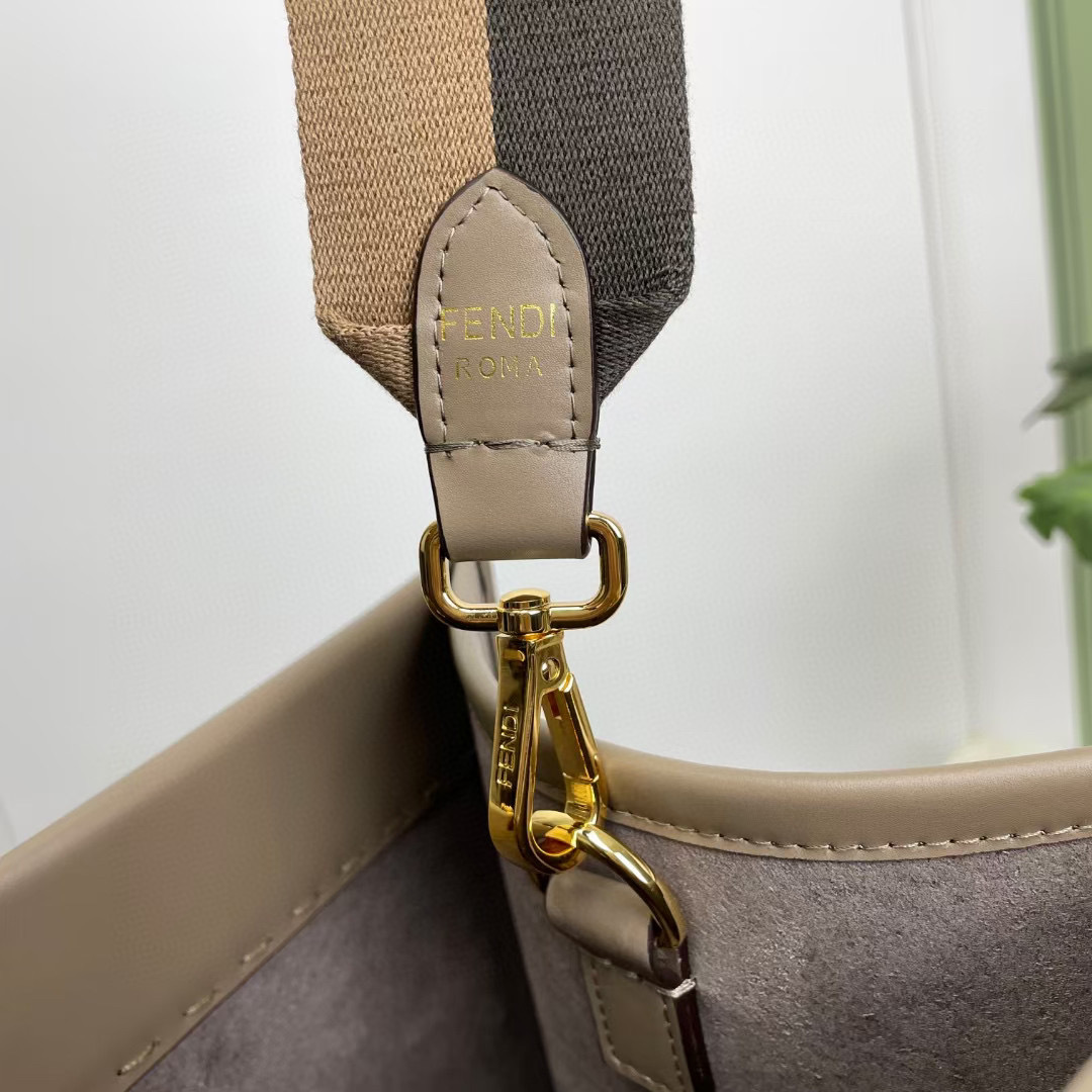Fendi Einkaufstasche Größe: 35 x 31 x 17 cm