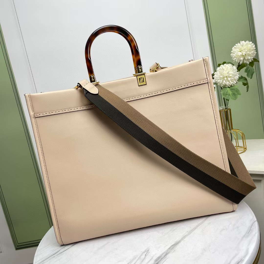 Fendi Einkaufstasche Größe: 35 x 31 x 17 cm