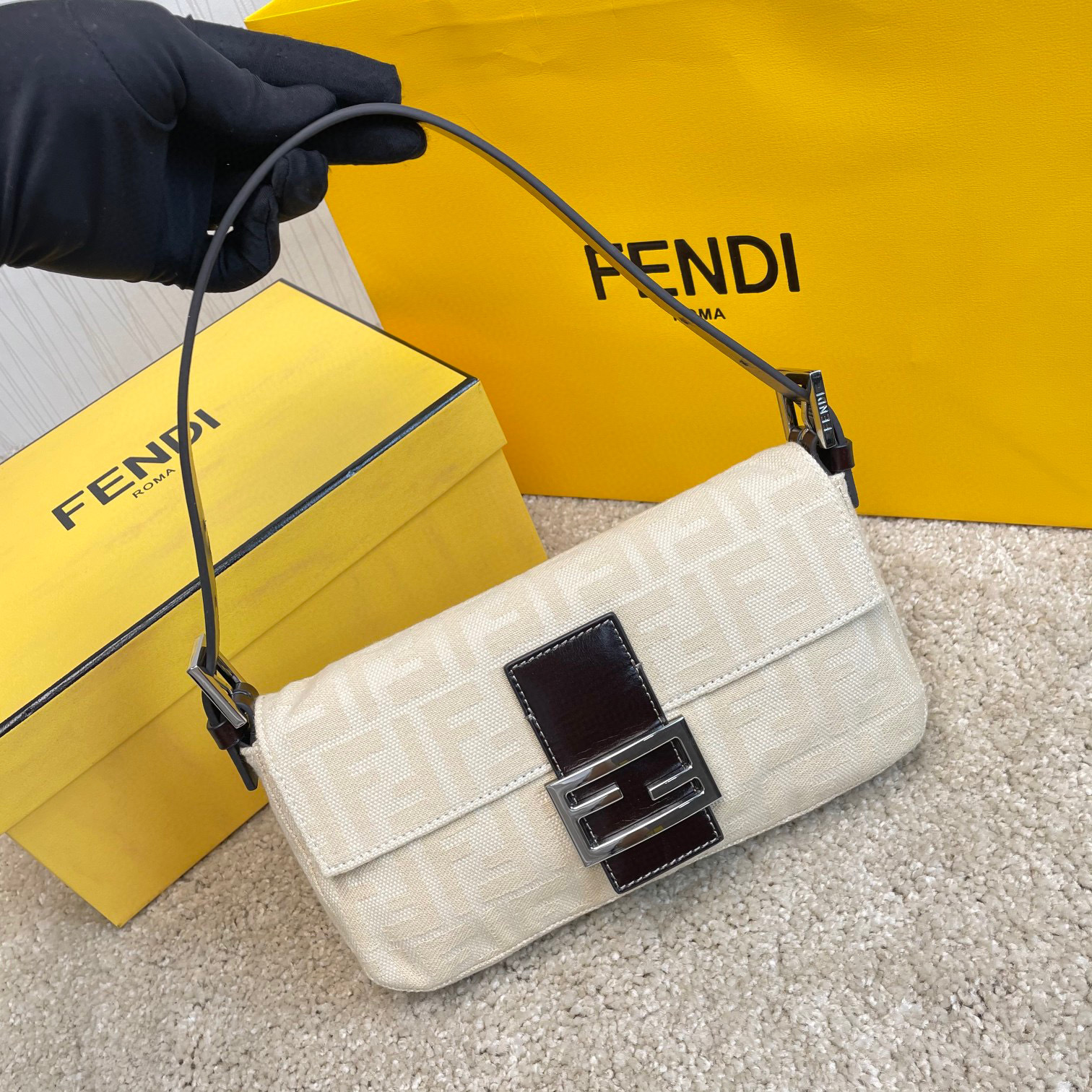 Borsa a mano Fendi Dimensioni: 16*4*16cm