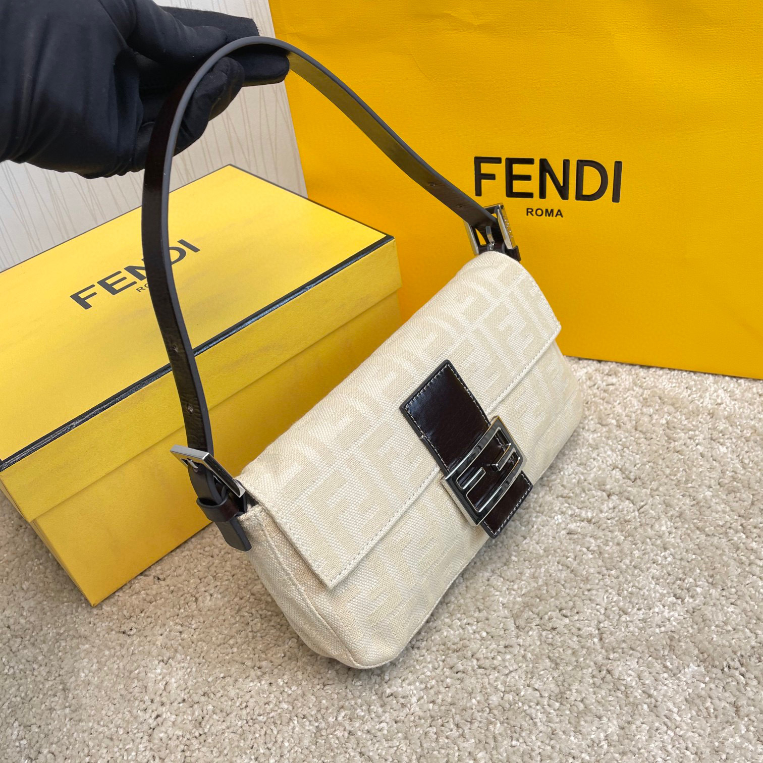 Borsa a mano Fendi Dimensioni: 16*4*16cm