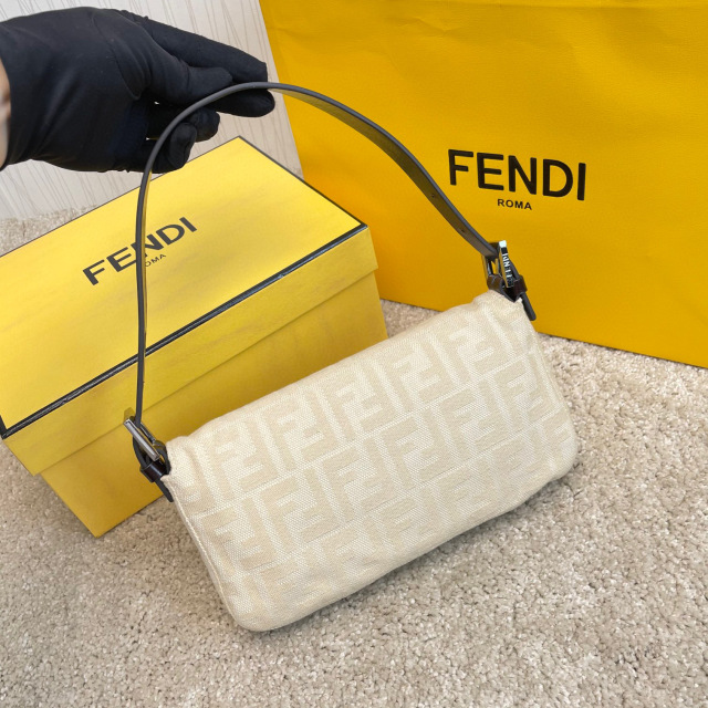Borsa a mano Fendi Dimensioni: 16*4*16cm