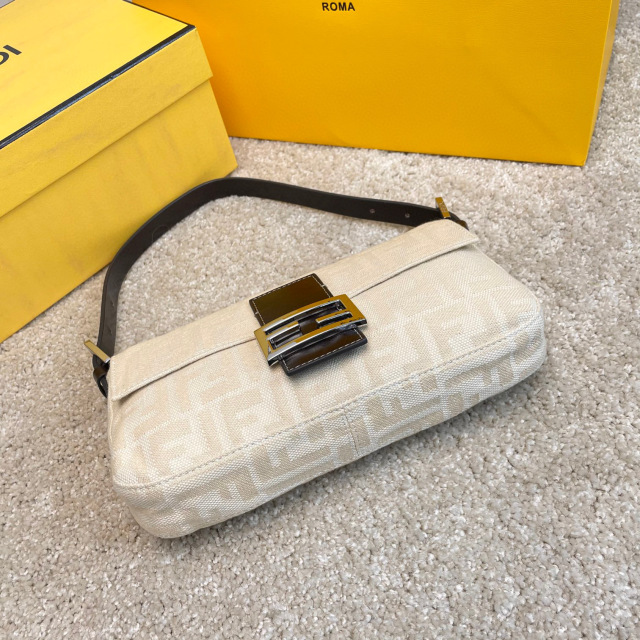 Borsa a mano Fendi Dimensioni: 16*4*16cm