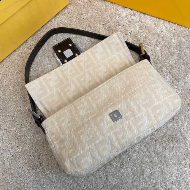 Borsa a mano Fendi Dimensioni: 16*4*16cm