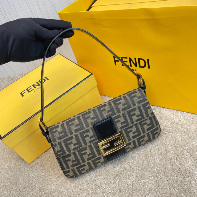 Fendi Handtasche Größe: 16*4*16cm