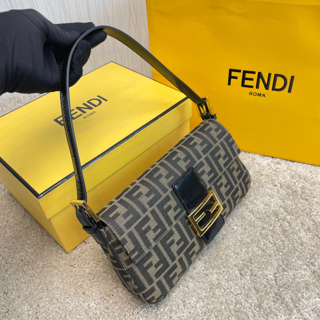 Fendi Handtasche Größe: 16*4*16cm