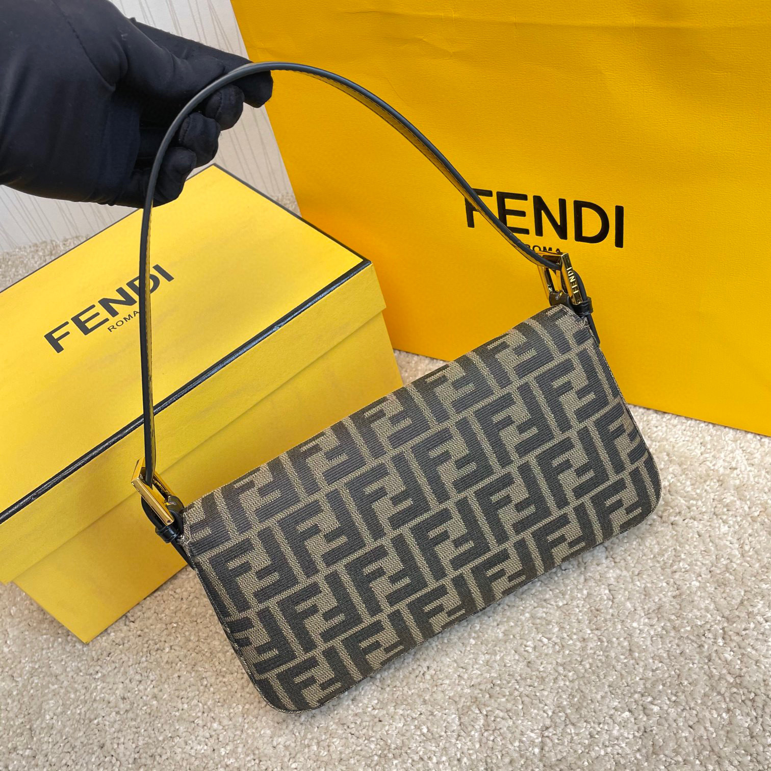 Fendi Handtasche Größe: 16*4*16cm