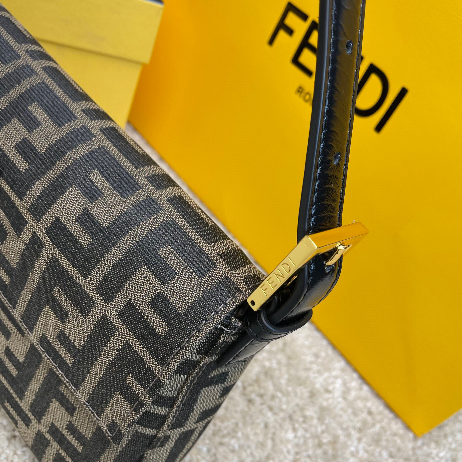 Fendi Handtasche Größe: 16*4*16cm