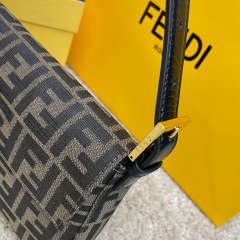 Fendi Handtasche Größe: 16*4*16cm