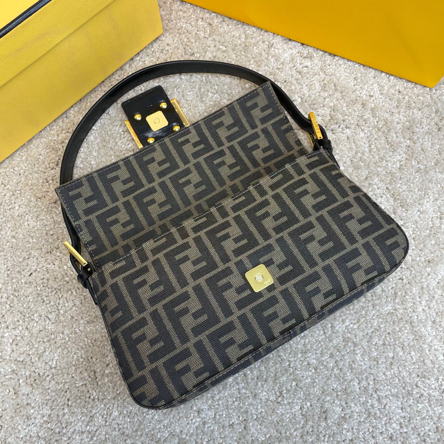 Fendi Handtasche Größe: 16*4*16cm