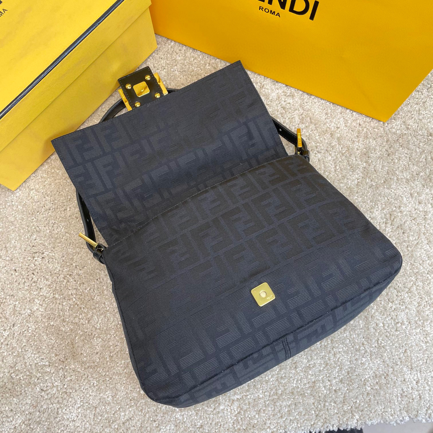 Fendi Hand bag Size：29*10.5*21cm
