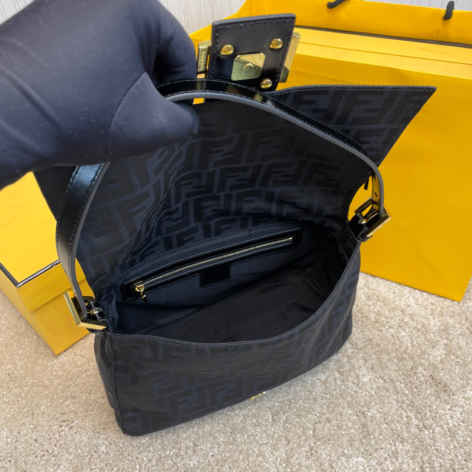 Fendi Hand bag Size：29*10.5*21cm