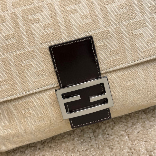 Fendi 手拿包 尺寸：29*10.5*21cm