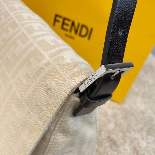 Fendi 手拿包 尺寸：29*10.5*21cm
