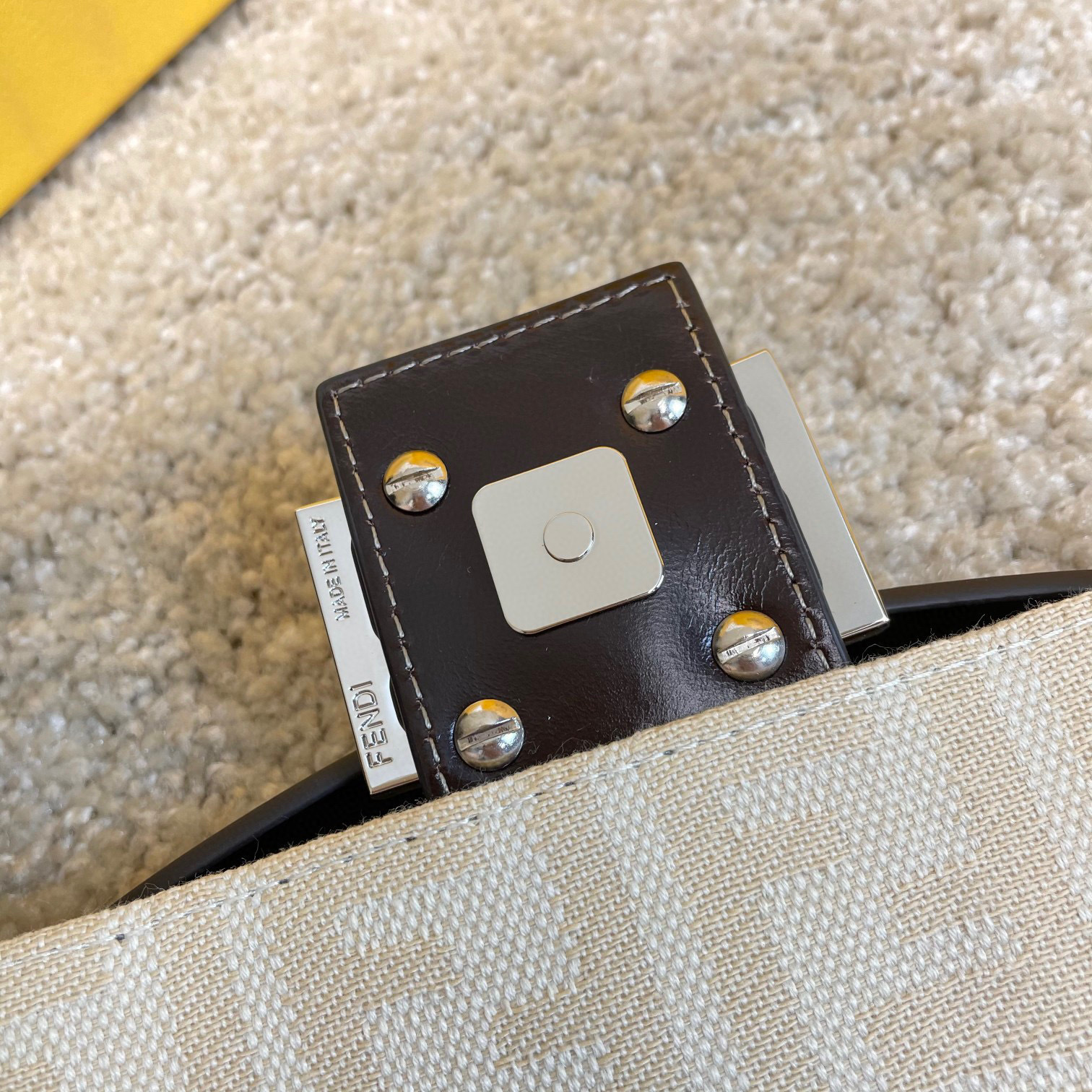 Fendi 手拿包 尺寸：29*10.5*21cm