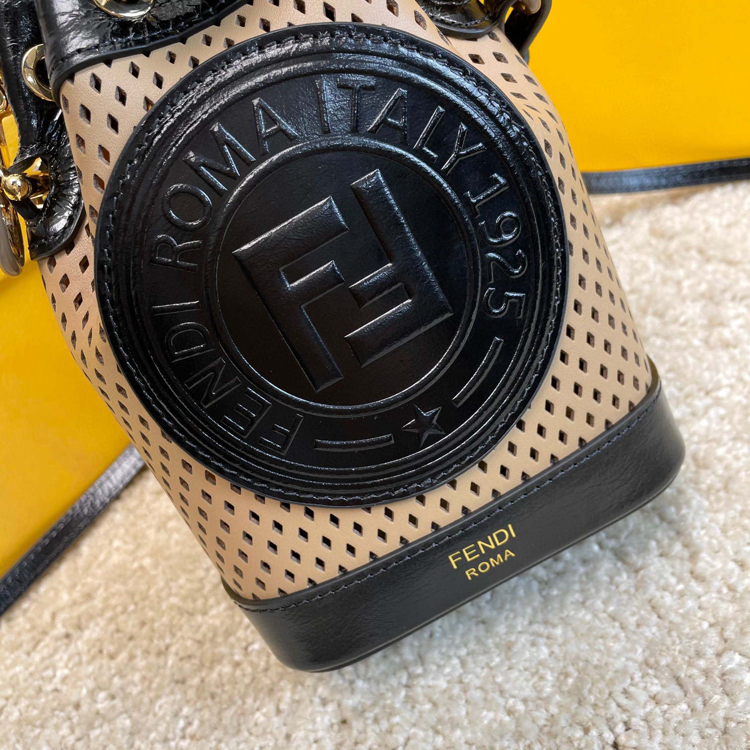 Beg baldi Fendi Saiz：17*25*15sm