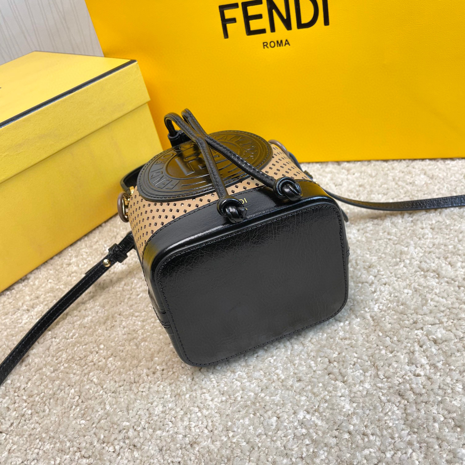 Beg baldi Fendi Saiz：17*25*15sm