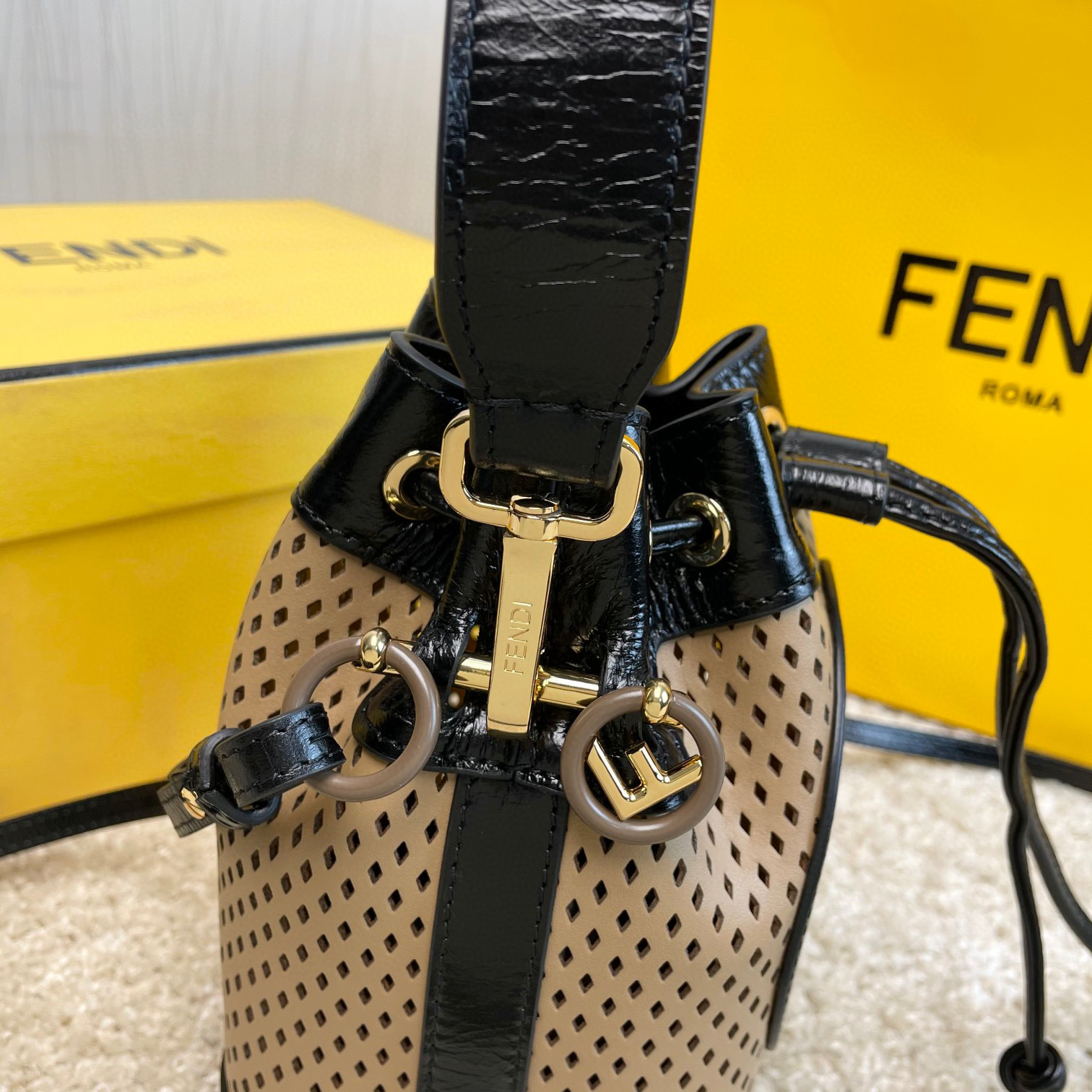 Beg baldi Fendi Saiz：17*25*15sm