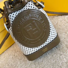 Fendi Beuteltasche Größe: 17 x 25 x 15 cm