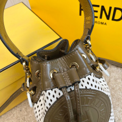 Fendi Beuteltasche Größe: 17 x 25 x 15 cm