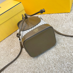 Fendi Beuteltasche Größe: 17 x 25 x 15 cm