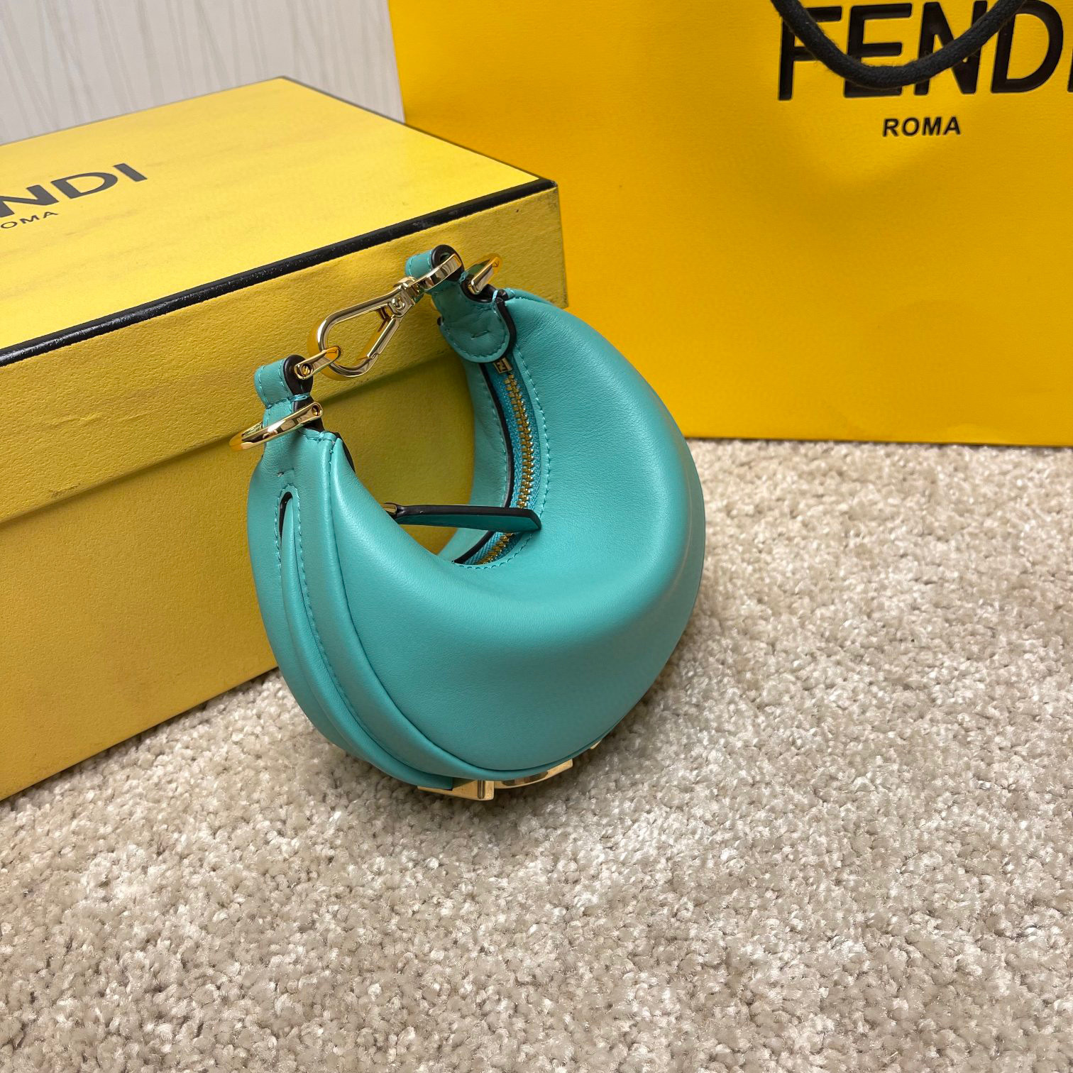 Borsa a forma di cuore Fendi Dimensioni: 29*24,5*10 cm